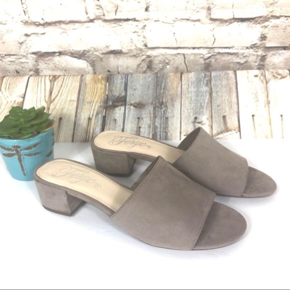 NEW Fergie Jane Slip On Slide Sandals Open Toe Size 8M - Picture 1 of 6